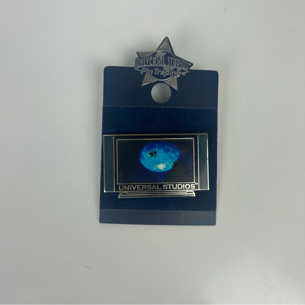 Universal Studios E.T. Pin And Patch Set - image 5